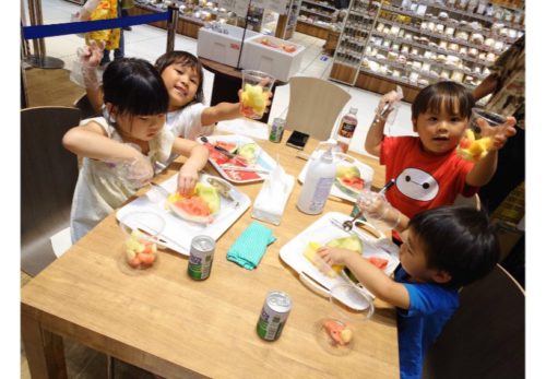 2日目🎐夏だけの特別体験！ 澤光青果 ソラマチ店の“フルーツソーダづくりワークショップ”開催中🍍✨